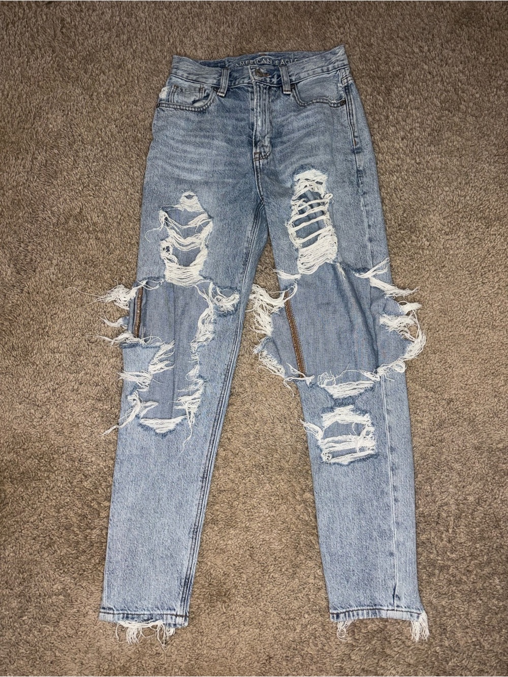 Womenβs 00 American Eagle Outfitters Light Blue Distressed High-Rise Mom Jeans